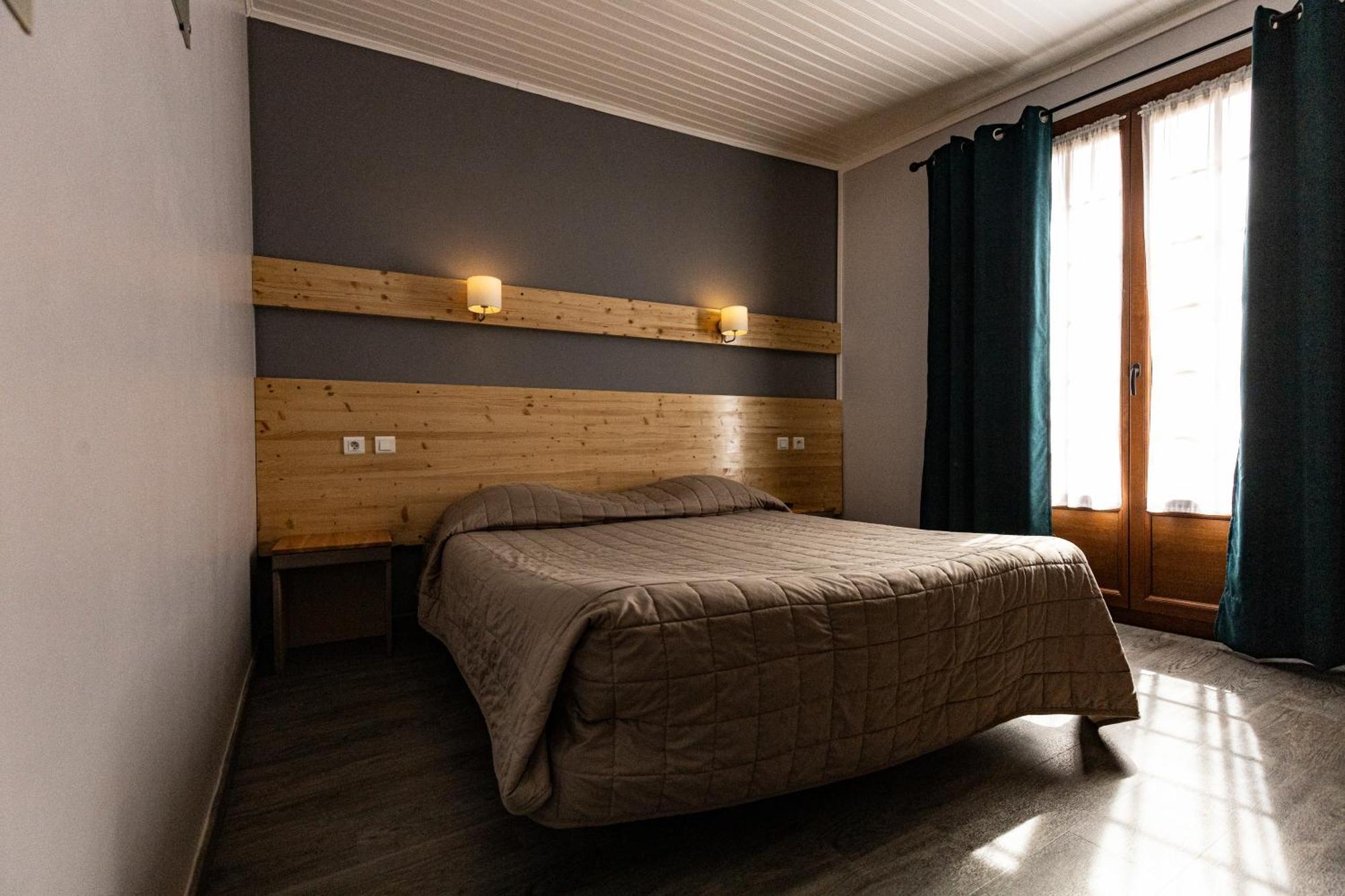 Hotel Le Coq D'Or เลส์ อองเจลส์ ภายนอก รูปภาพ
